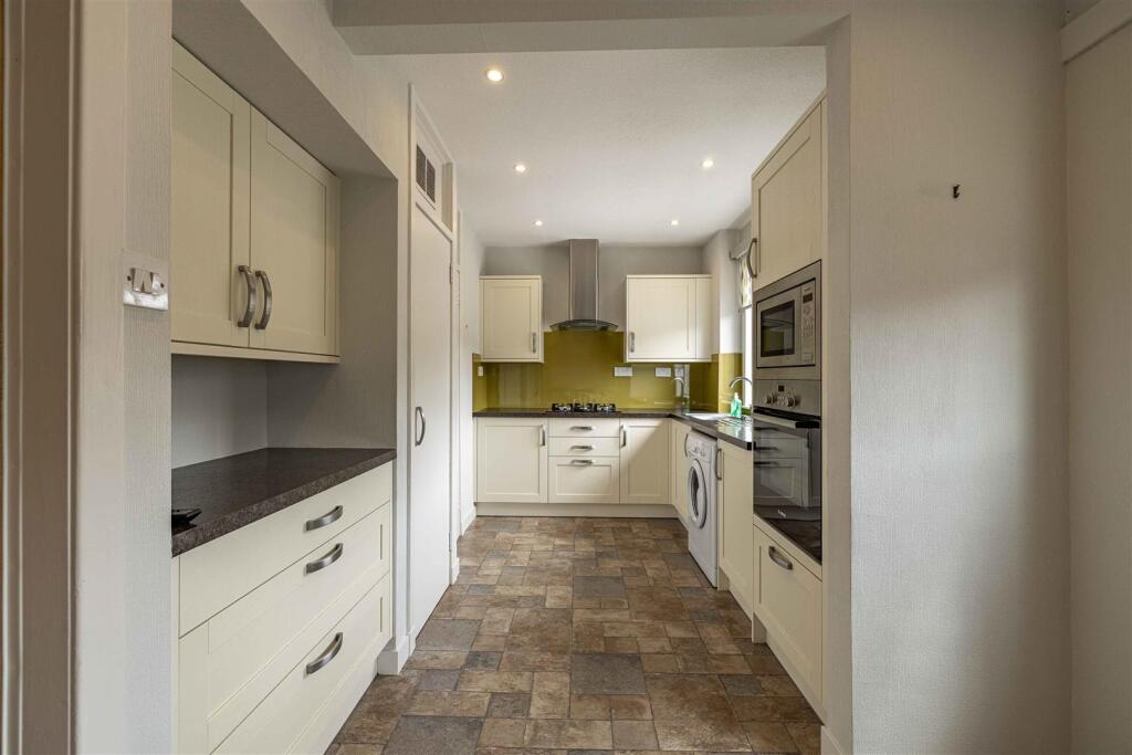 67 Back Row Selkirk 06.jpg