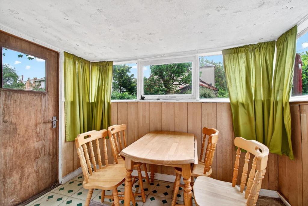 14_17 stanlane place, largs _13.jpg