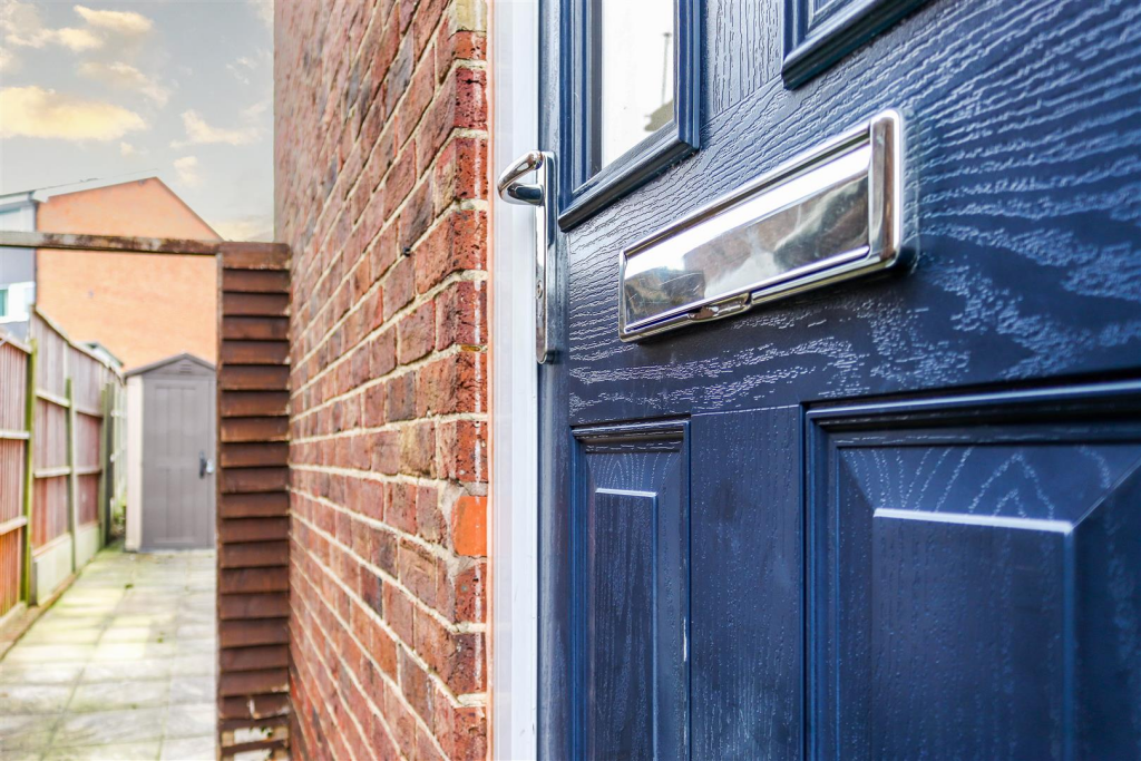 01. Front aspect.png