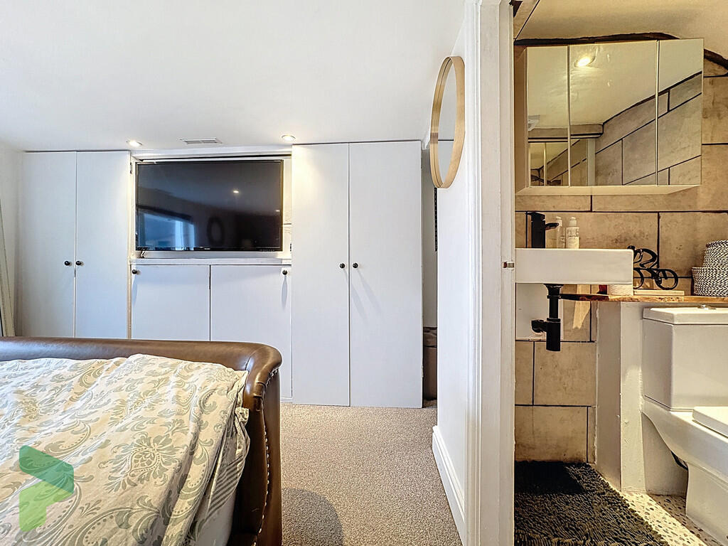 Attic room and en...