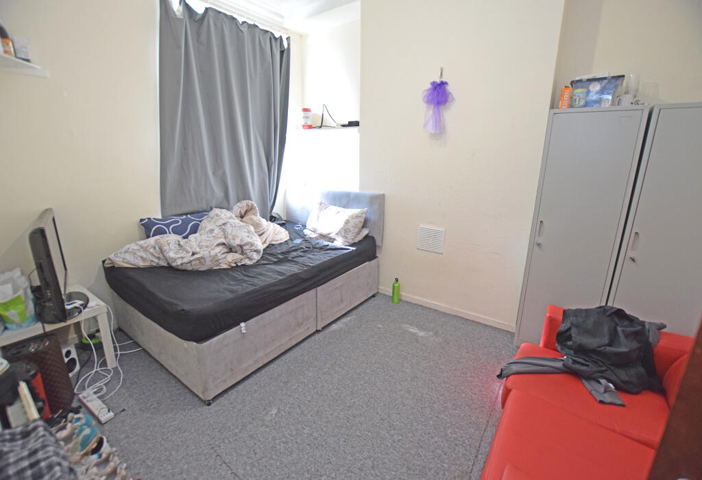 Ground floor middle bedroom