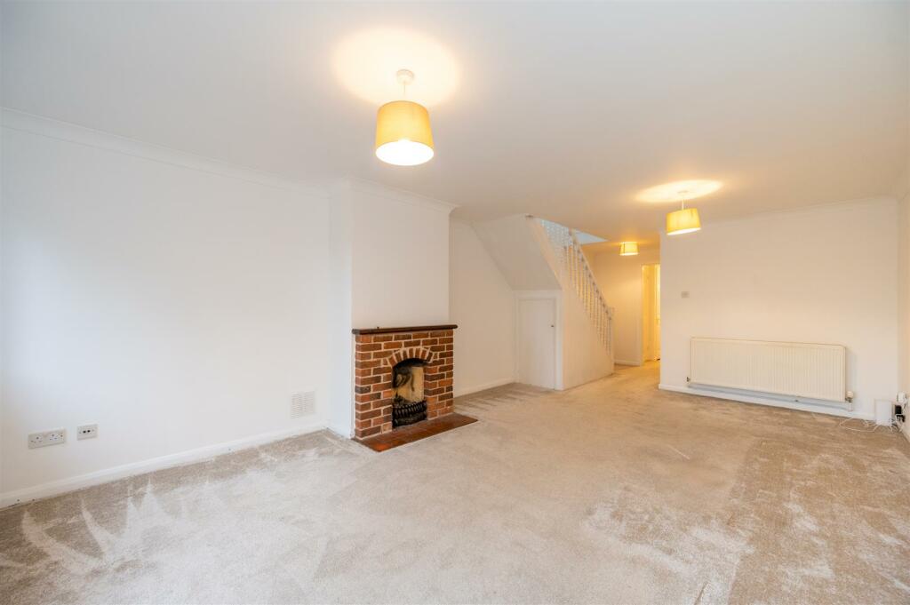 18 Broad Gardens 24 10.jpg