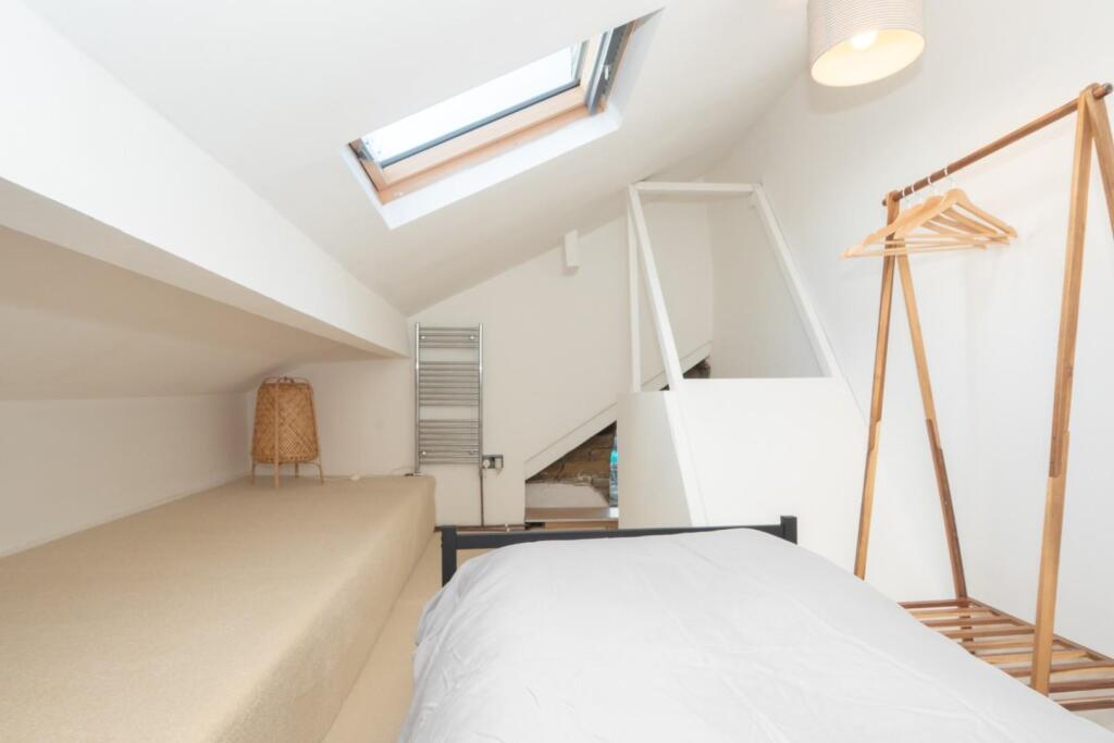 OCCASIONAL BEDROOM
