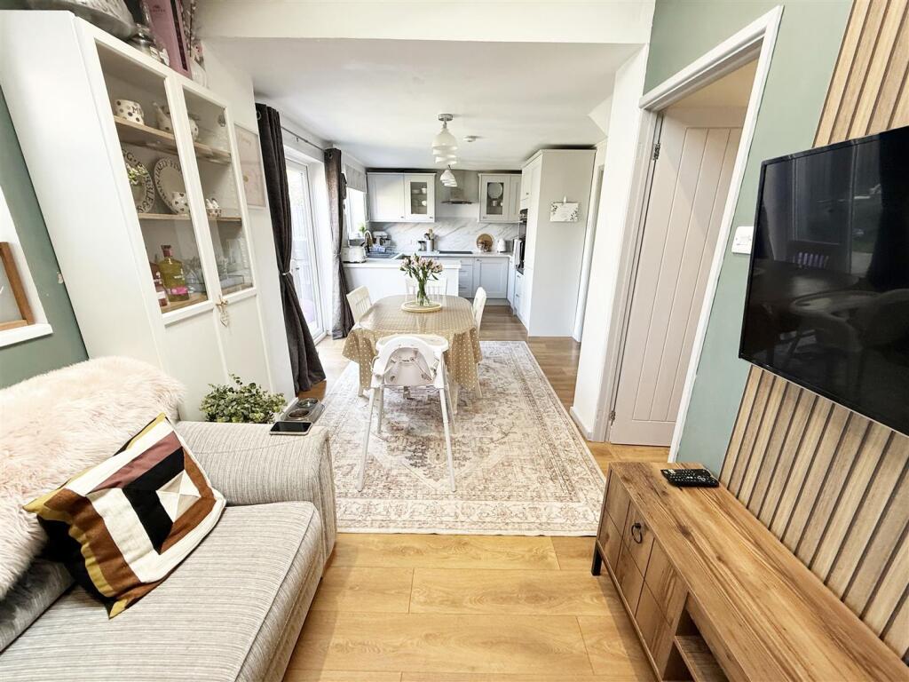 KITCHEN/ DINER/ SNUG