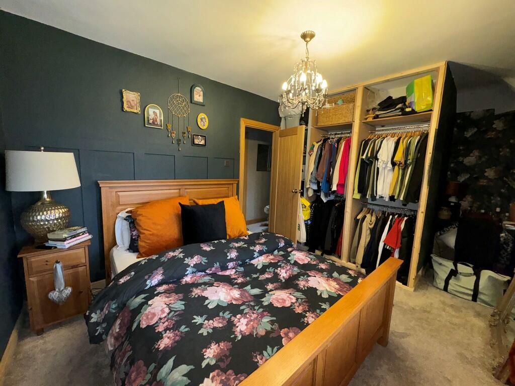 Bed 1 pic 3