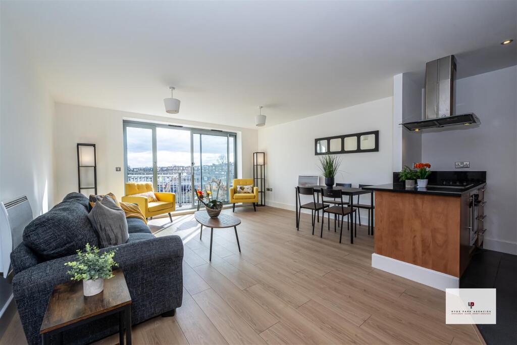 Regents Park Road 10@208-021 HR - HPA.jpg