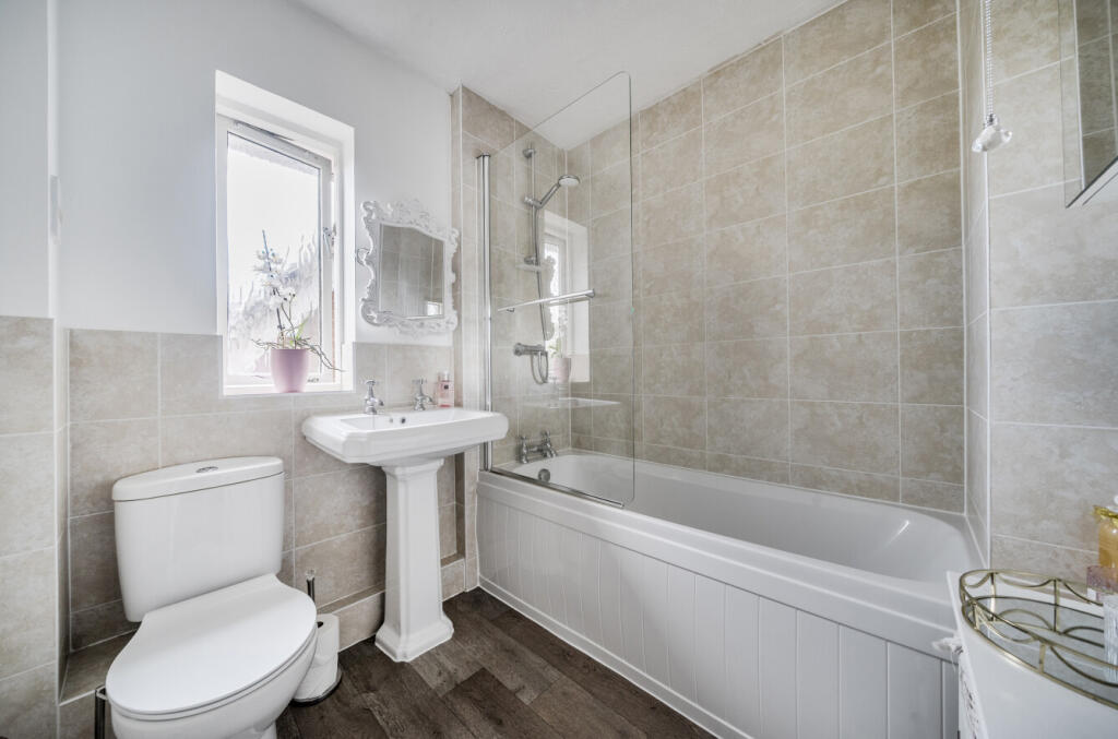 1348304-4-68b728f...