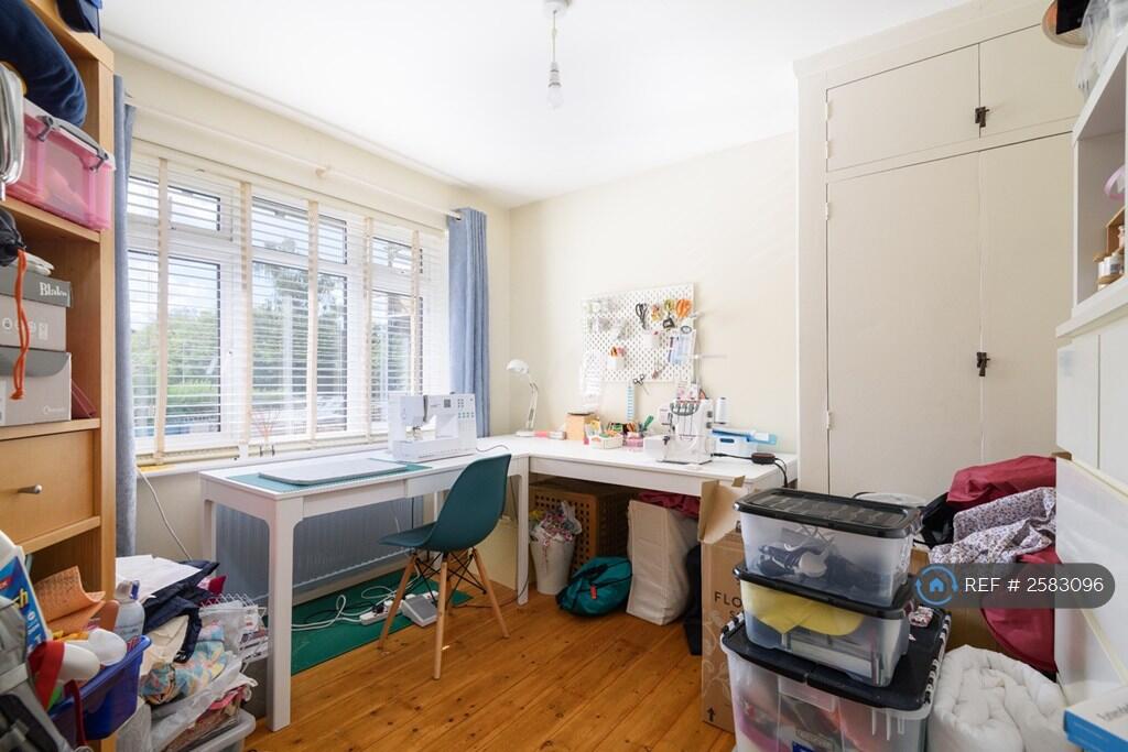 Bedroom 4 / Sewing Room