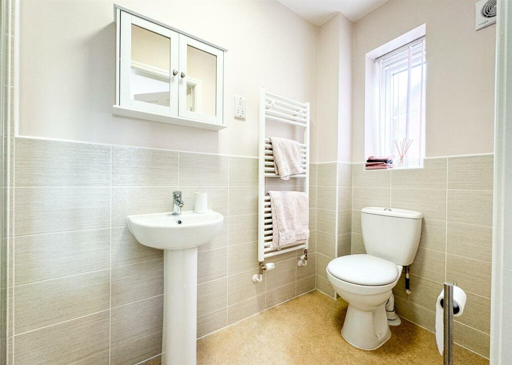 MASTER ENSUITE