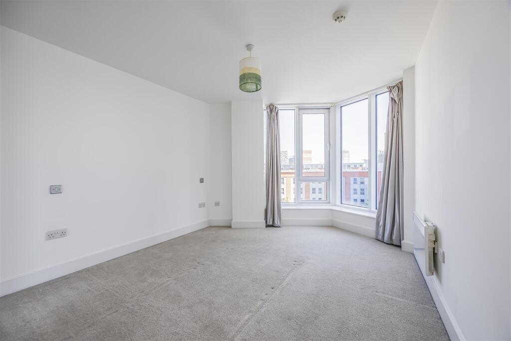 19 Centurion Court, Gunwharf Quays, Portsmouth-Por