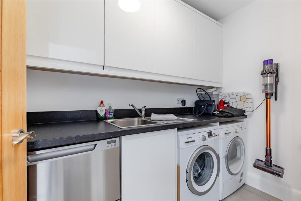 8655287-interior35.jpg