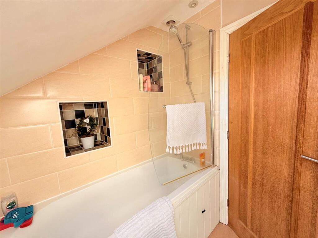 bathroom 2.jpg