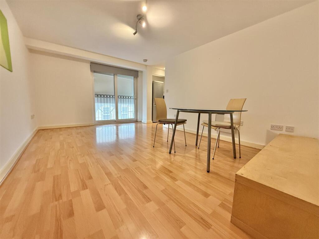 Lounge.jpg