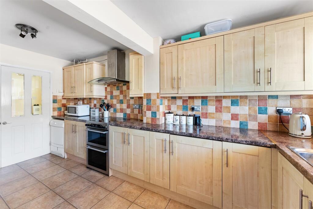 42 Wemberham Crescent Yatton BS49 4BE 8.jpg