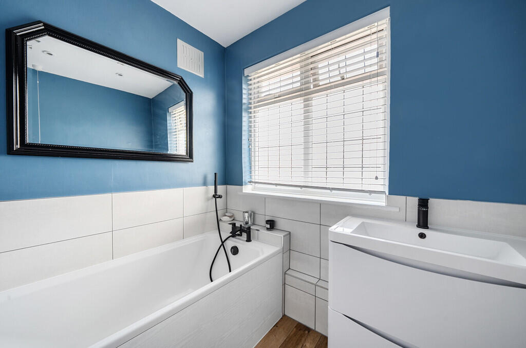 1290471-4-683d99a...