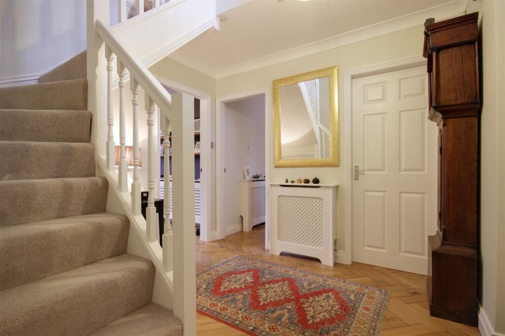GALLERIED LANDING