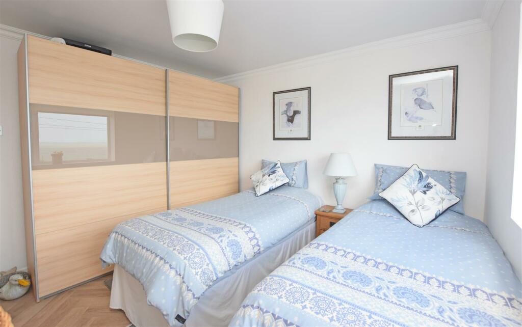 Bedroom 1 V2.JPG