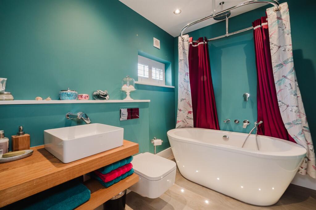 En-Suite Bathroom