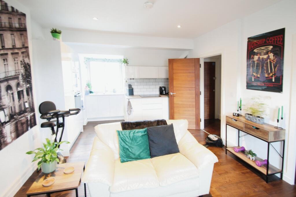 Livingroom/ Kitchen