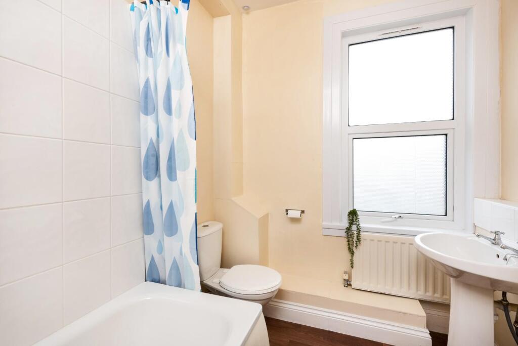 71 Beckhampton Road, Bath, BA2 3LN-13.jpg