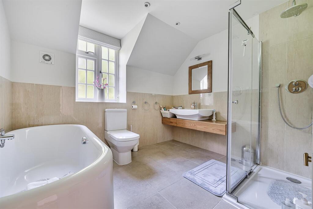 Hillgrove Bedroom 1 Ensuite.jpg