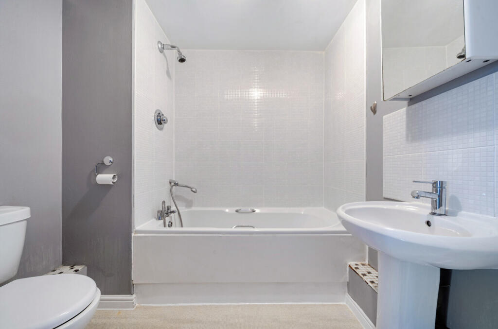 1348298-9-68b6d5a...