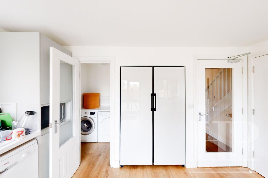 Communal Kitchen/Dining Room