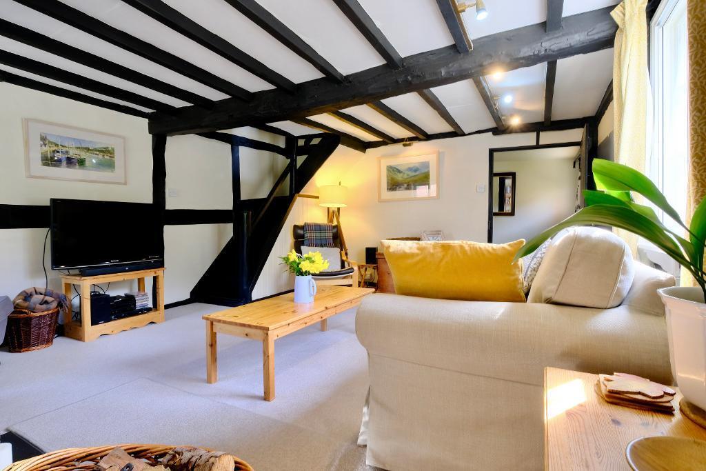 Charming sitting room &amp; unique stairs