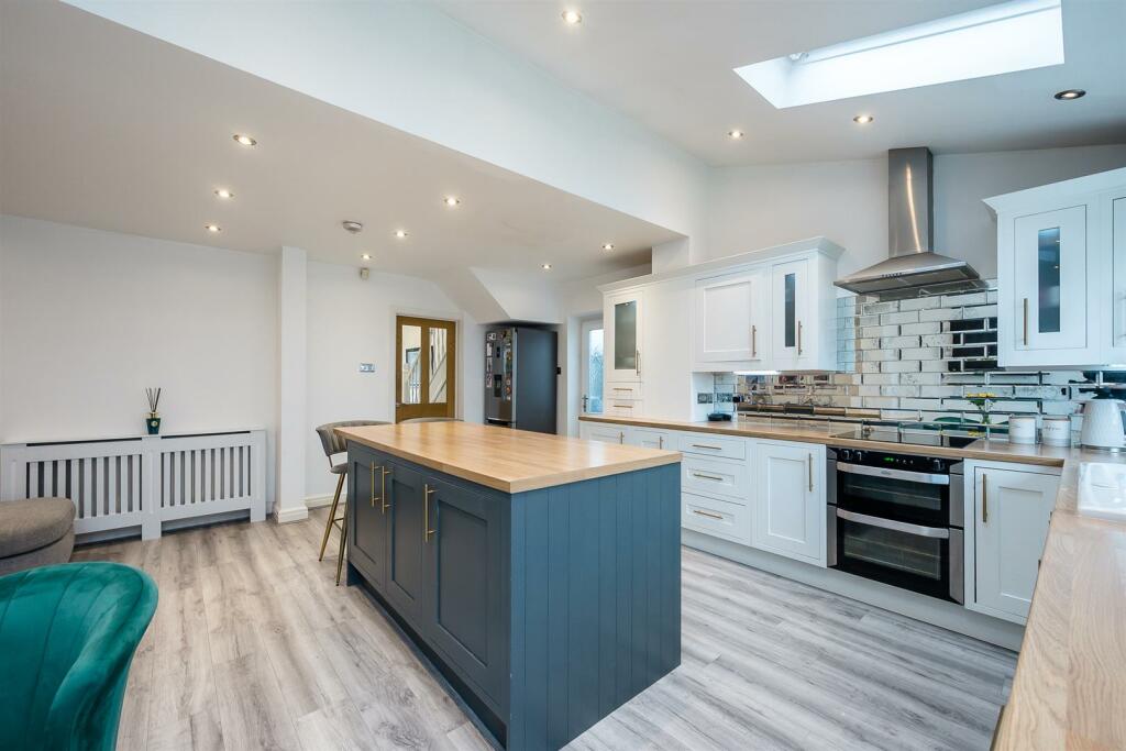 Open plan kitchen-family room