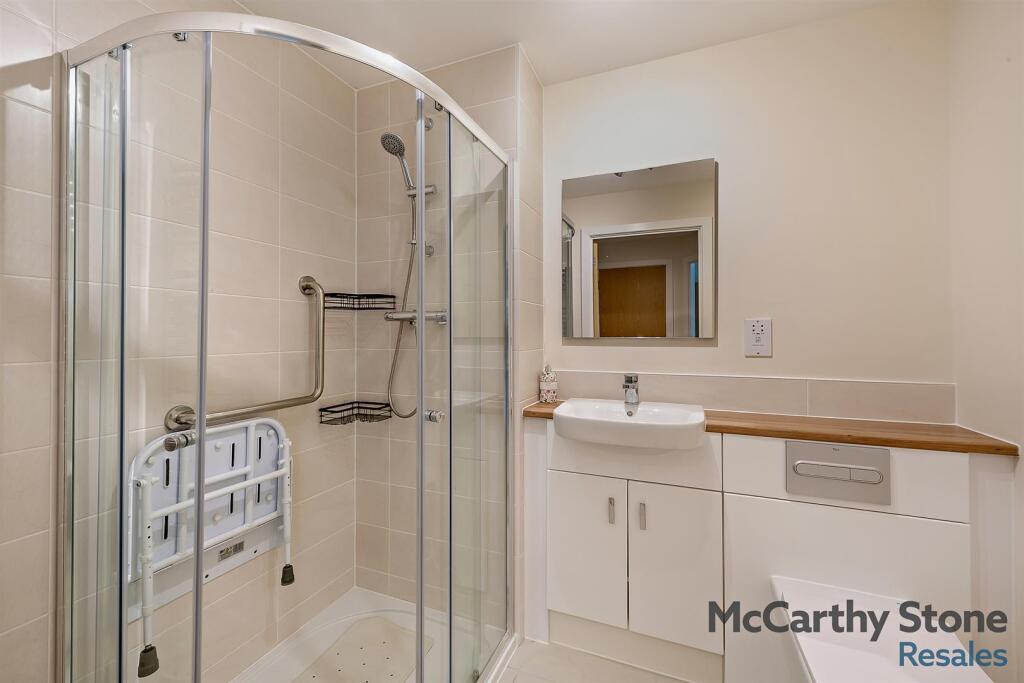 Shower Room: