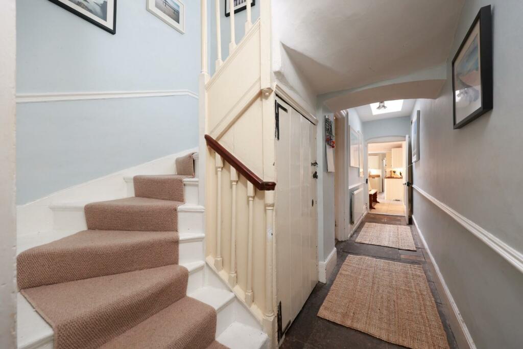 24 Montague Hill 31.JPG