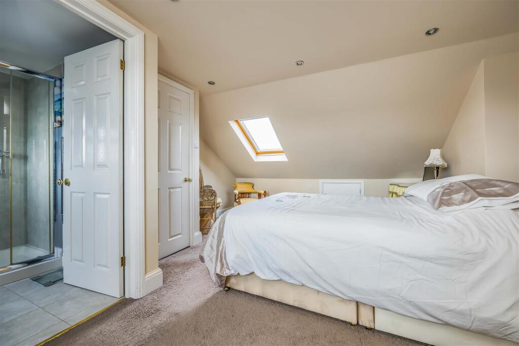 2A Wesley Grove, Copnor-Small-PorticoMarketing-Sol