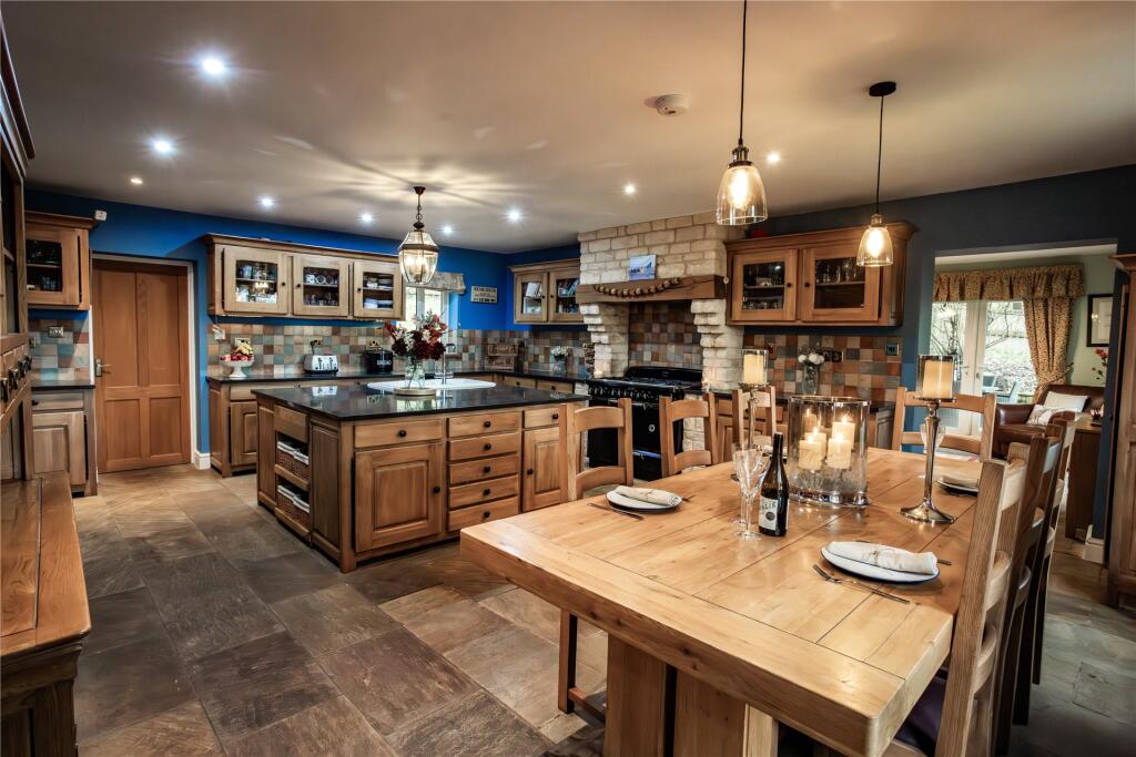 Kitchen/Breakfast Rm