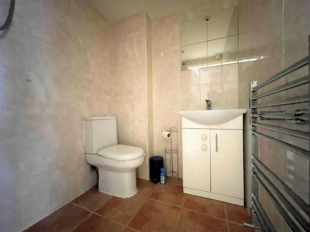 Shower Room.jpg