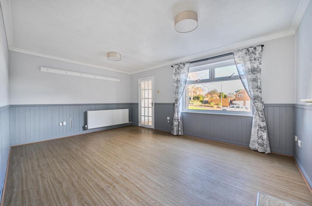 31 Harmans Way, Weedon