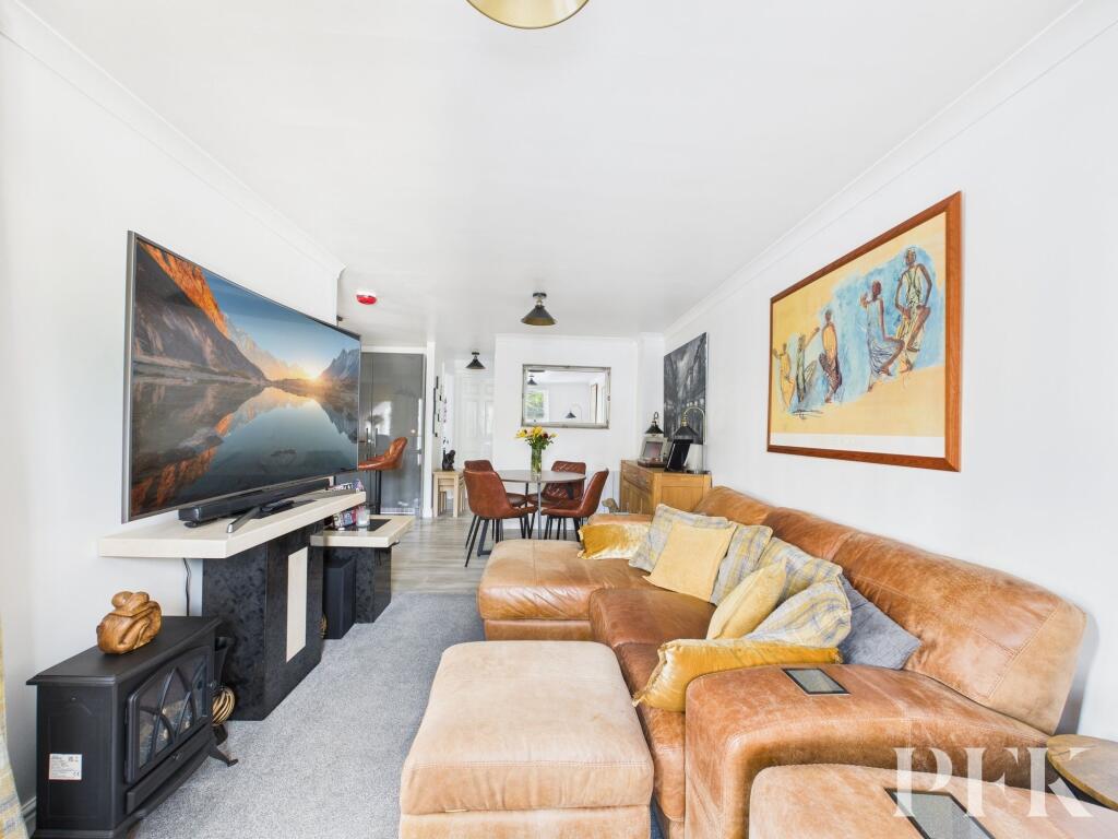 Lounge-dining area