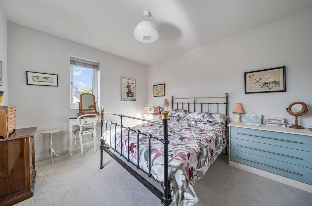 1370683-3-68f8b60...