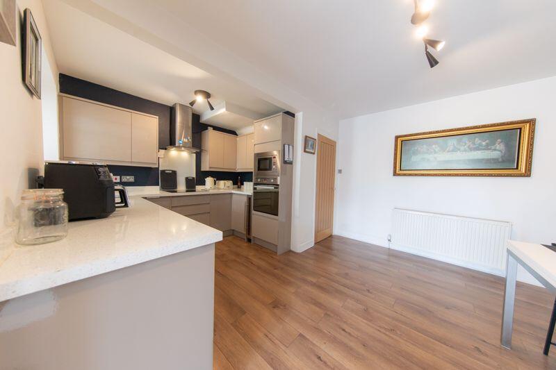 Kitchen &amp; dining area