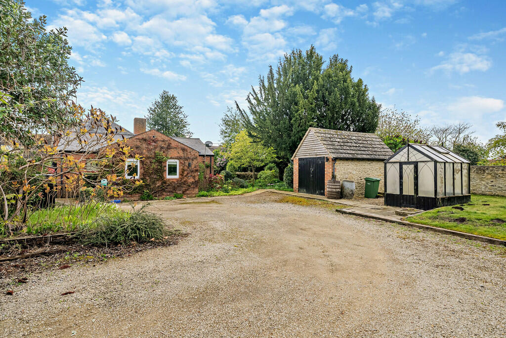 8593269-exterior3...