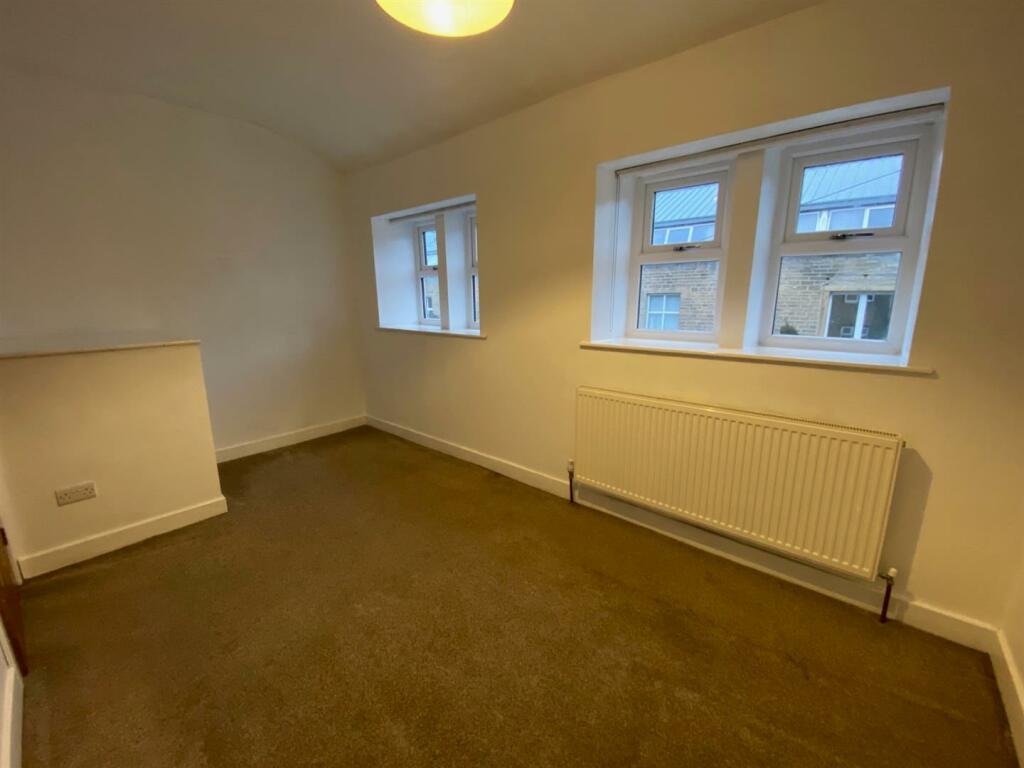 MASTER BEDROOM 1.jpg