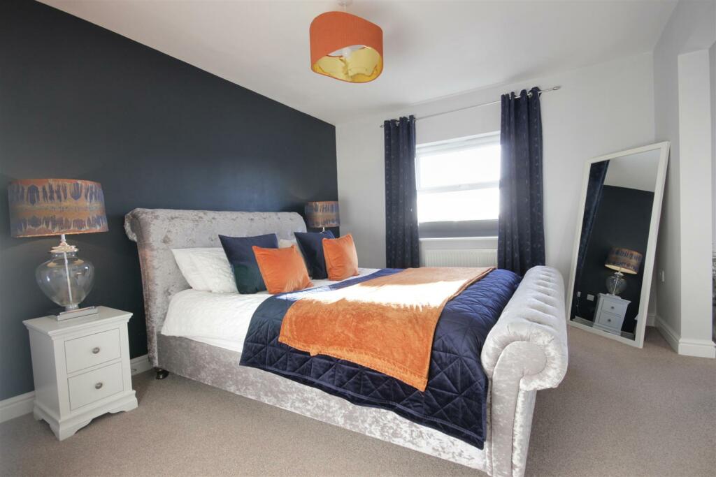 MASTER BEDROOM 1 (FRONT)