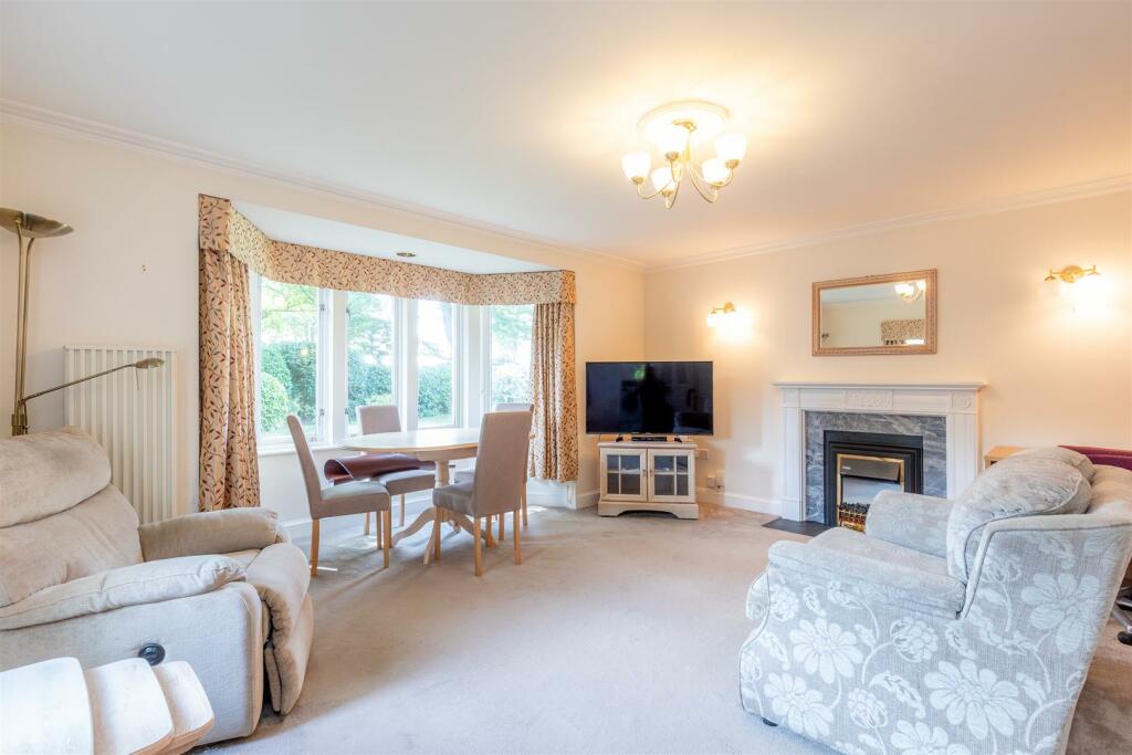 Carfax Court Redland Living room 5.jpg