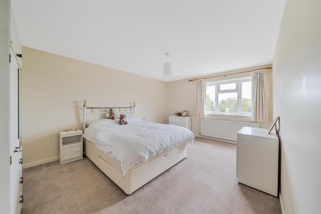 Alexandra Road - Bed 1.jpg