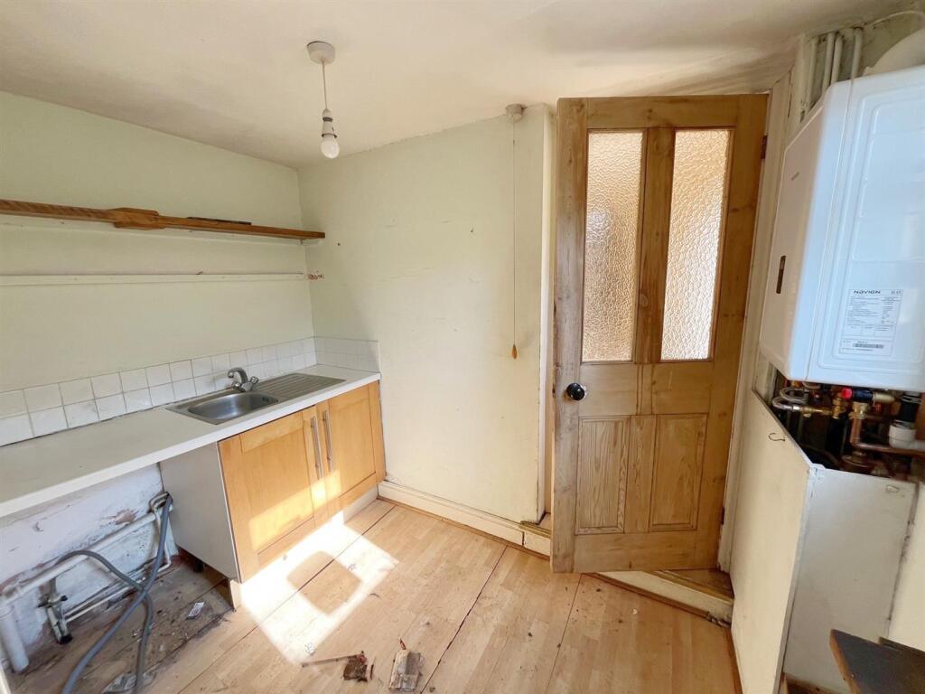 Utility room (1).jpg