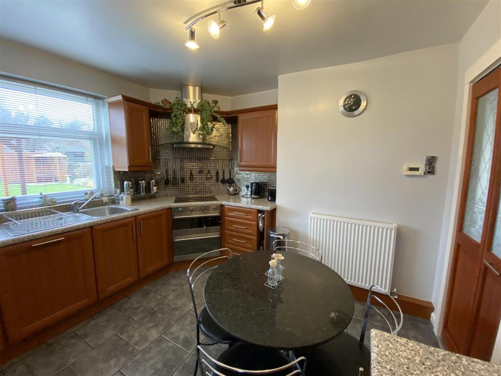 Kitchen: