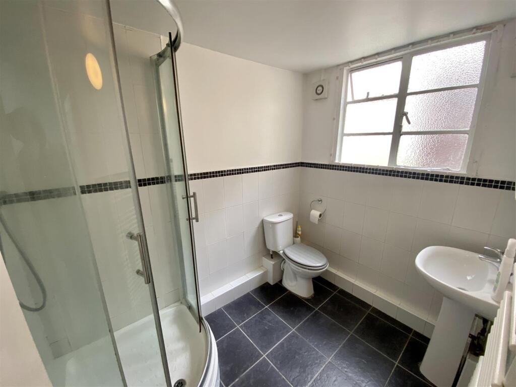 SHOWER ROOM