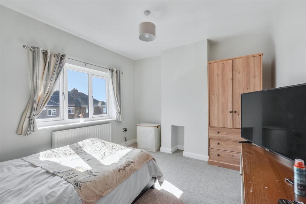 Bedroom 1_1.jpeg