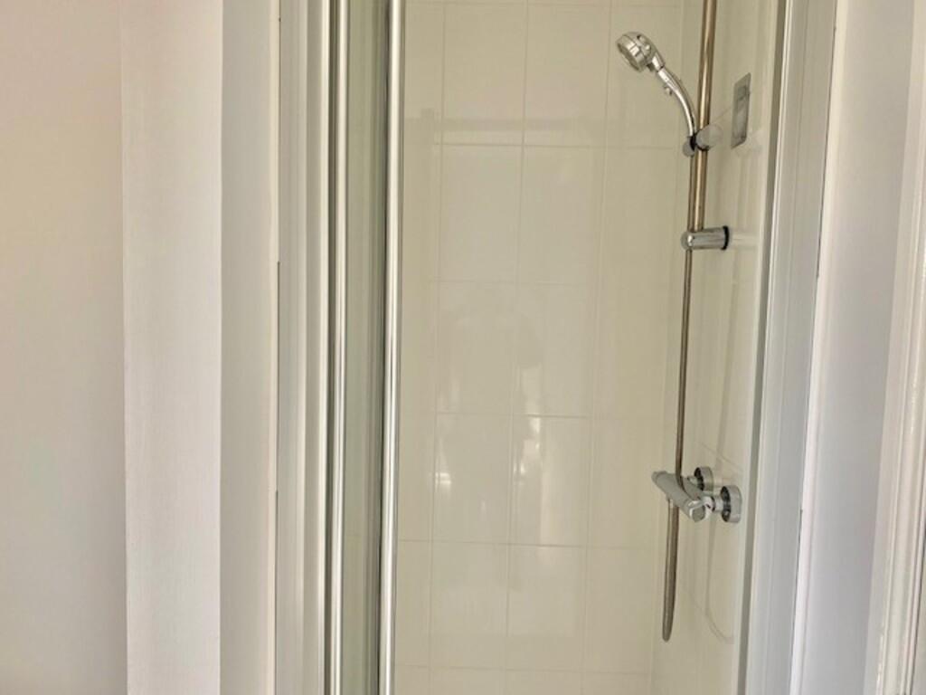 Seperate Shower