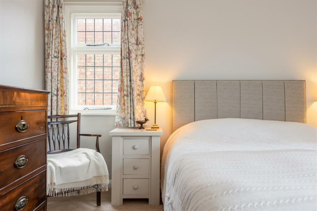 Bramble Garth Bedroom 1-5.jpg