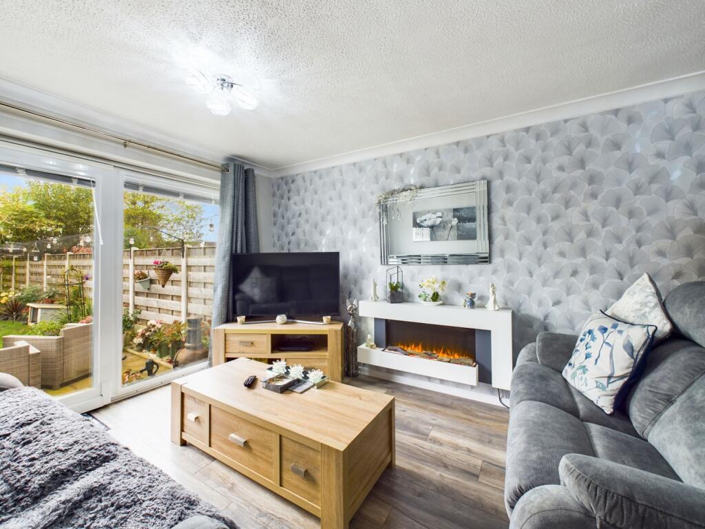 CAM03162G0-PR0178-STILL018